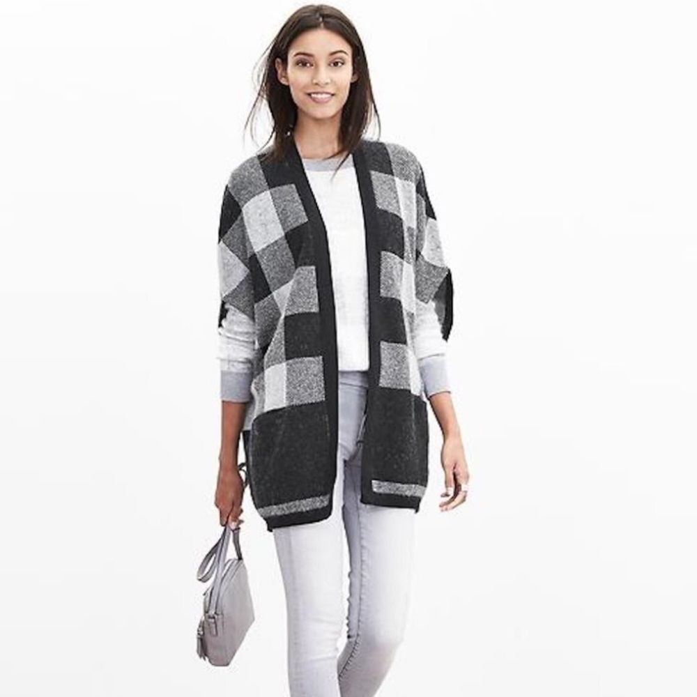 Banana Republic cape sweater vest black white buffalo plaid XS/S cozy cabincore